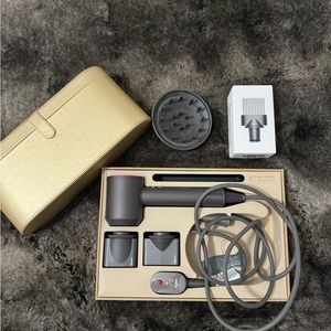 Dyson Supersonic Hair Dryer in Fuschia